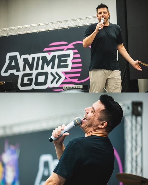 Apresentador no palco do Anime GO