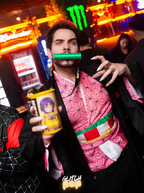 Cosplayer com lata na Glitch Pop